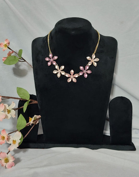 Charming Pink and White Flower Necklace