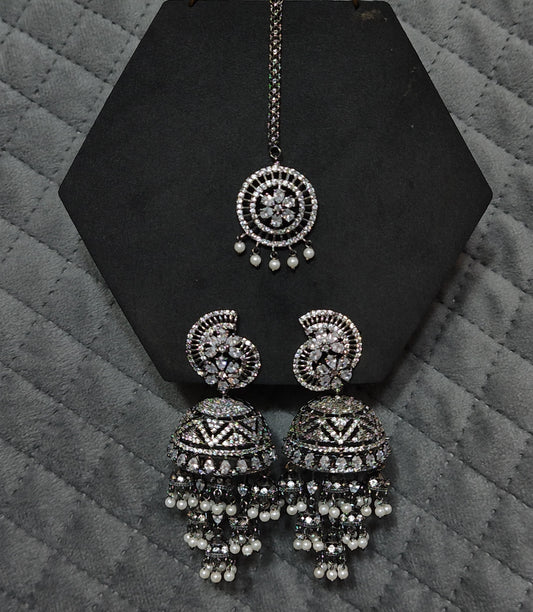 Luxurious Black Chandelier Earrings and Maang Tikka with Pearl Accents