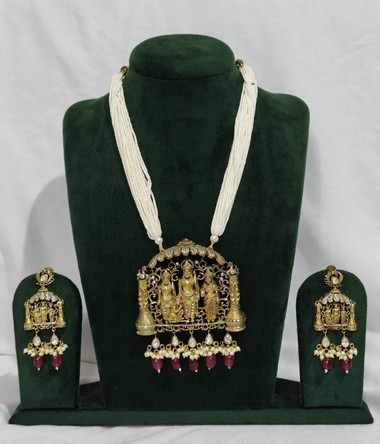 Beautifully Crafted Traditional Temple Jewelry Set